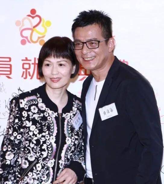 黄日华老婆比他大几岁 黄日华妻子个人资料简介