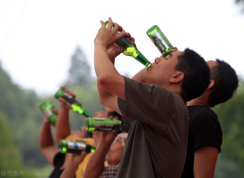 高情商女劝男人少喝酒说说 怎么幽默的劝男人少喝酒