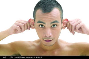 揪男生的耳朵男生会动心吗(男人动心的表现有哪些)